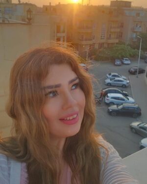 Rania Farid Shawki Instagram - صباح الخير 
يوم مشرق وجميل 🌸❤️