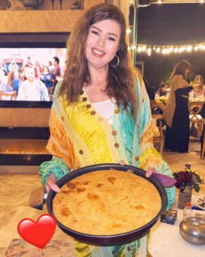 Rania Farid Shawki Instagram - صنع ايديا و حياة عنيا 😍كنافة بيتي 
#رانيا_فريد_شوقي #رمضان_كريم