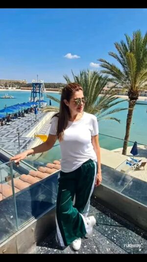 Rania Farid Shawki Instagram - طول ما القلب صافي 🤍 بحر العشق وافي
#رانيا_فريد_شوقي #علي_الحجار #اسكندرية #الحياة