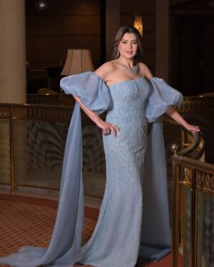 Rania Farid Shawki Instagram - The Beautiful @rania_farid_shawky for the Joy Awards 2025 🪄🤍

Styled by me @ziadalsaleh 
Dress by @peterabdelkarim 
Hair by @jameela_hairstyle 
Makeup by @makeupbyrana__ 
Jewellery by @alfardanjewellery.ksa 
Clutch by @sheclutches 
Photo by @reemaphoto_

#JoyAwards #StyledByZiad #redcarpet
