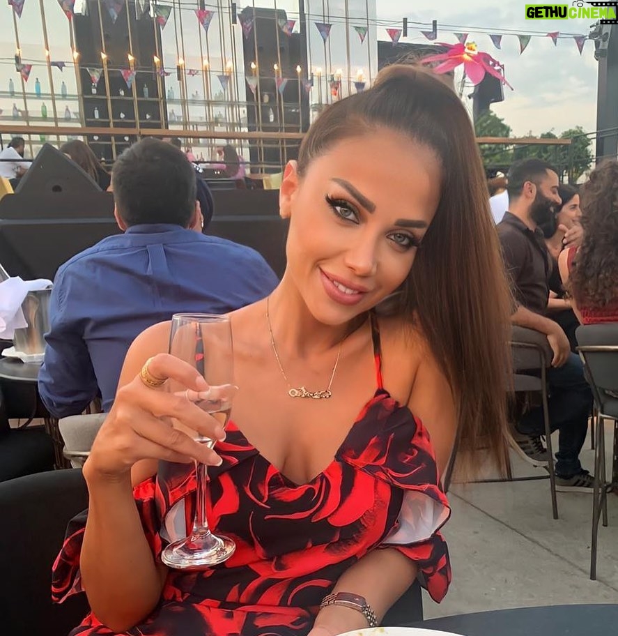 Rania Salwan - 3.5K Likes - "البقاء ليس للأقوى ولا للأذكى البقاء للأكثر استجابة للتغيير."