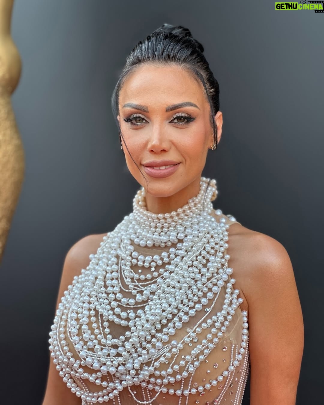 Rania Salwan - 3.3K Likes - Dress by @sarasalehcouture @eliematar.hautecouture
Stylist @georgesrichane
Makeup @makeupby_elias
Eyelashes @mahamawla
Hair @rawadhabchyhairandbeauty
@alzamanalgamilawards @casinoduliban