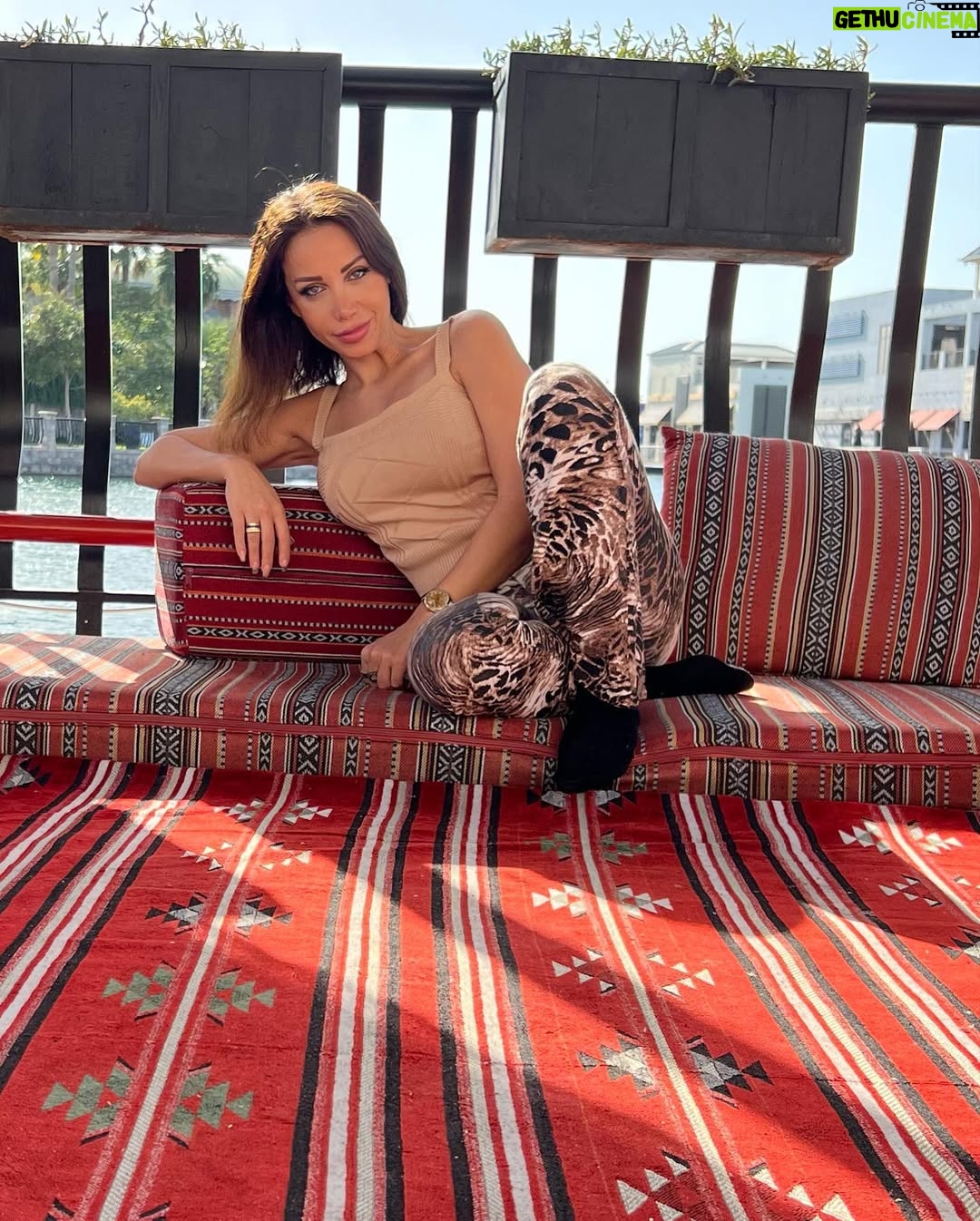 Rania Salwan - 2.9K Likes - اعتنِ بقلبك جيداً ، فإنه يظهر على وجهك🥰