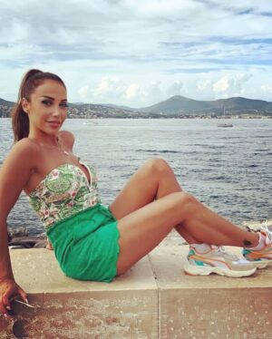 Rania Salwan Instagram - مهما كنت شخصاً رائعاً سوف يحكم عليك الناس بحسب مزاجهم وحاجاتهم .