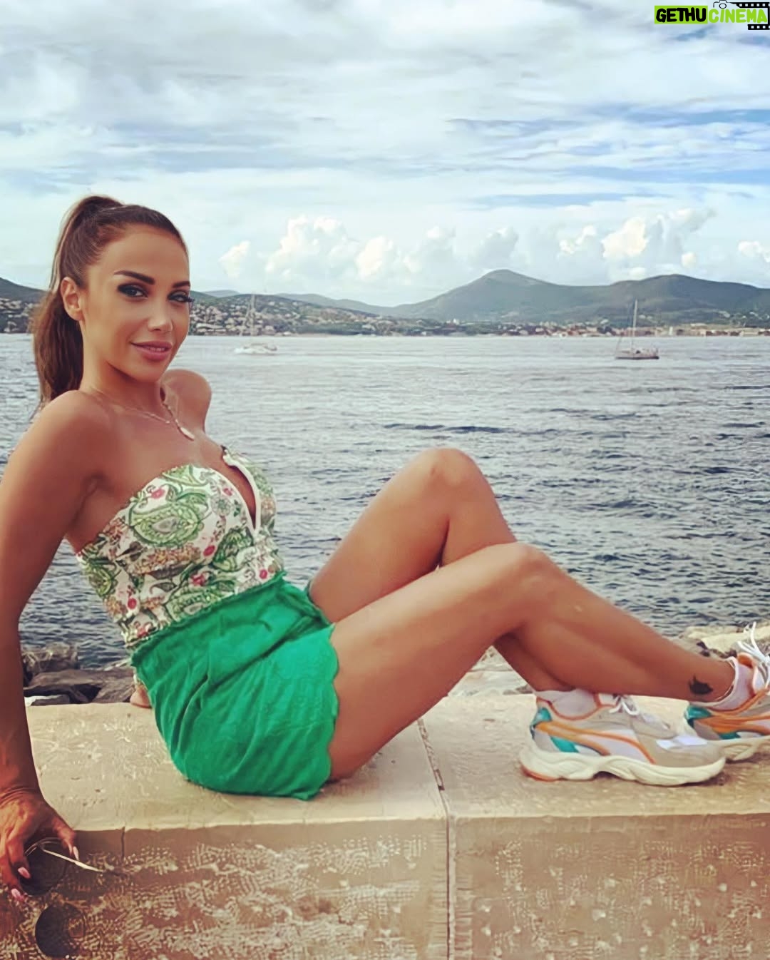 Rania Salwan - 6.7K Likes - مهما كنت شخصاً رائعاً سوف يحكم عليك الناس بحسب مزاجهم وحاجاتهم .