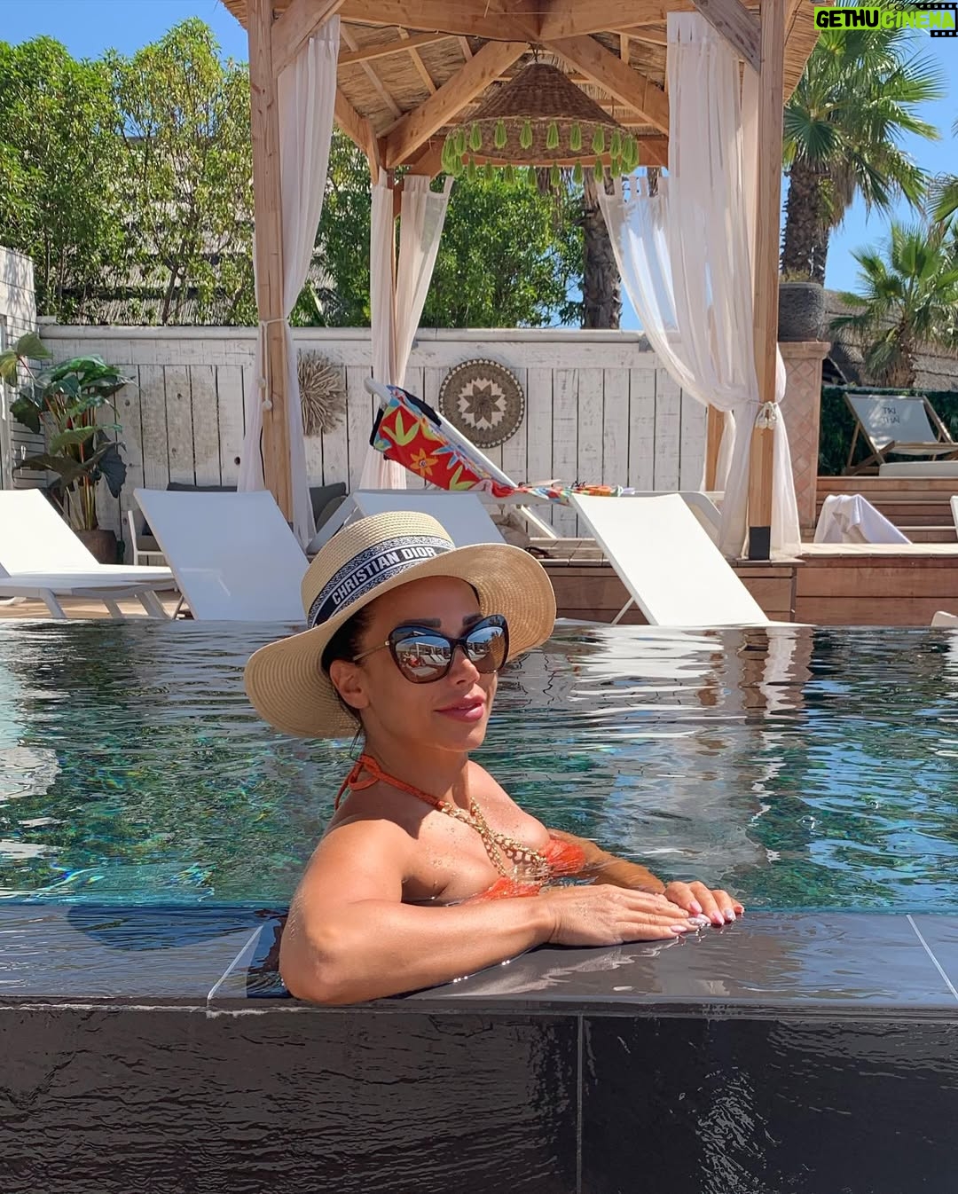Rania Salwan - 2.6K Likes - Just be yourself 🥰