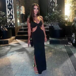 Rania Salwan Instagram - "سعادة الآخرين لن تضُّرك , و غناهم لن يقلّل من رزقك , عِش نقياً و تمنى للناس ما تتمنّاه لنفسك"