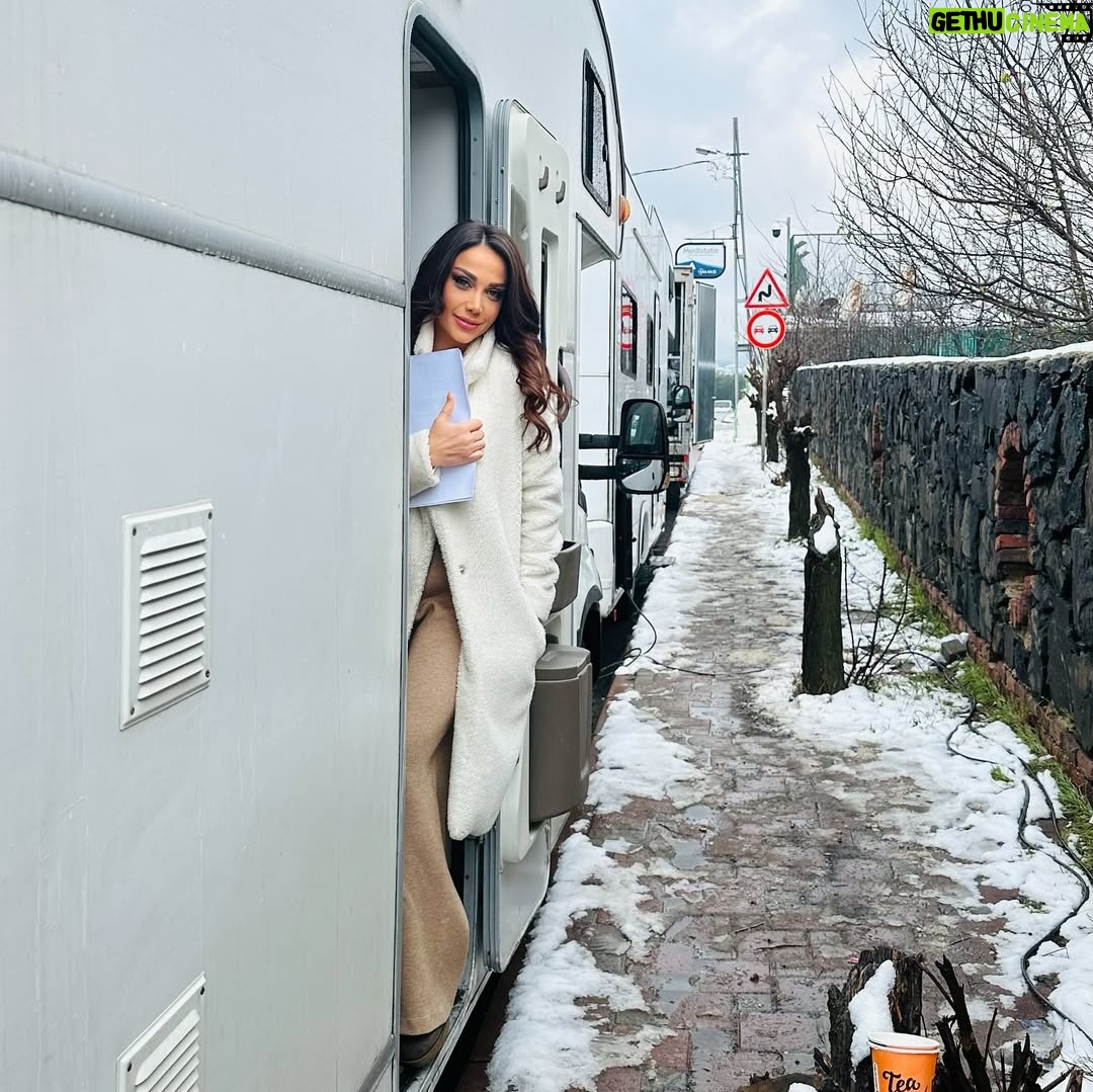 Rania Salwan - 10.5K Likes - #القدر دايما بحطنا بمطارح جديدة وتجارب جديدة!كونوا عطول جاهزين 🥰
#mbc #shahid #cbc #istanbul
