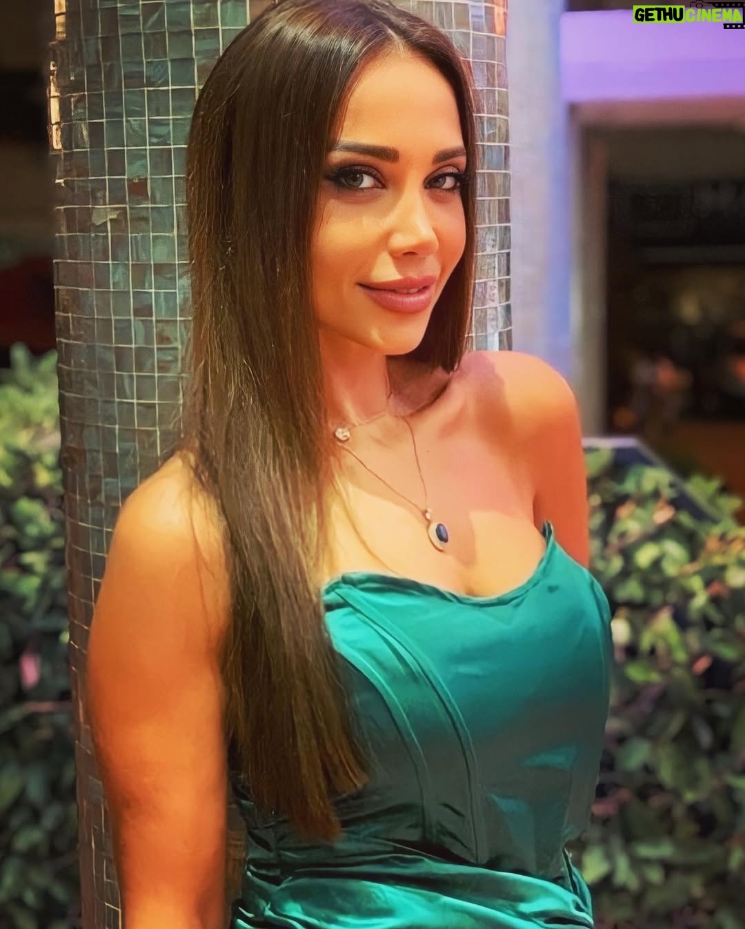 Rania Salwan - 8.2K Likes - أول من يعتذر هو الأشجع ، و أول من يسامح هو الأقوى ، و أول من ينسى هو الأسعد .
