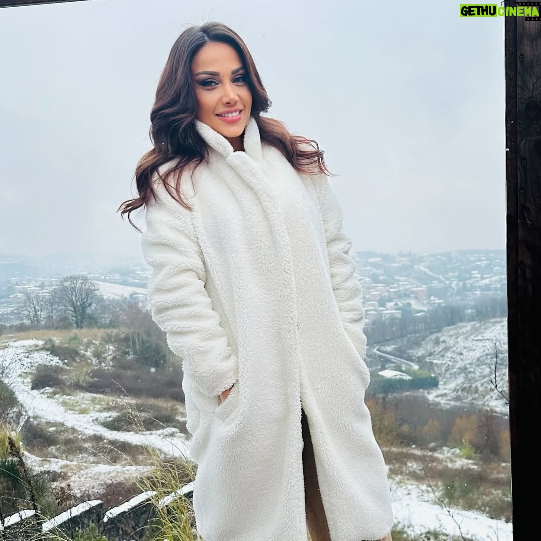 Rania Salwan - 10.5K Likes - #القدر دايما بحطنا بمطارح جديدة وتجارب جديدة!كونوا عطول جاهزين 🥰
#mbc #shahid #cbc #istanbul
