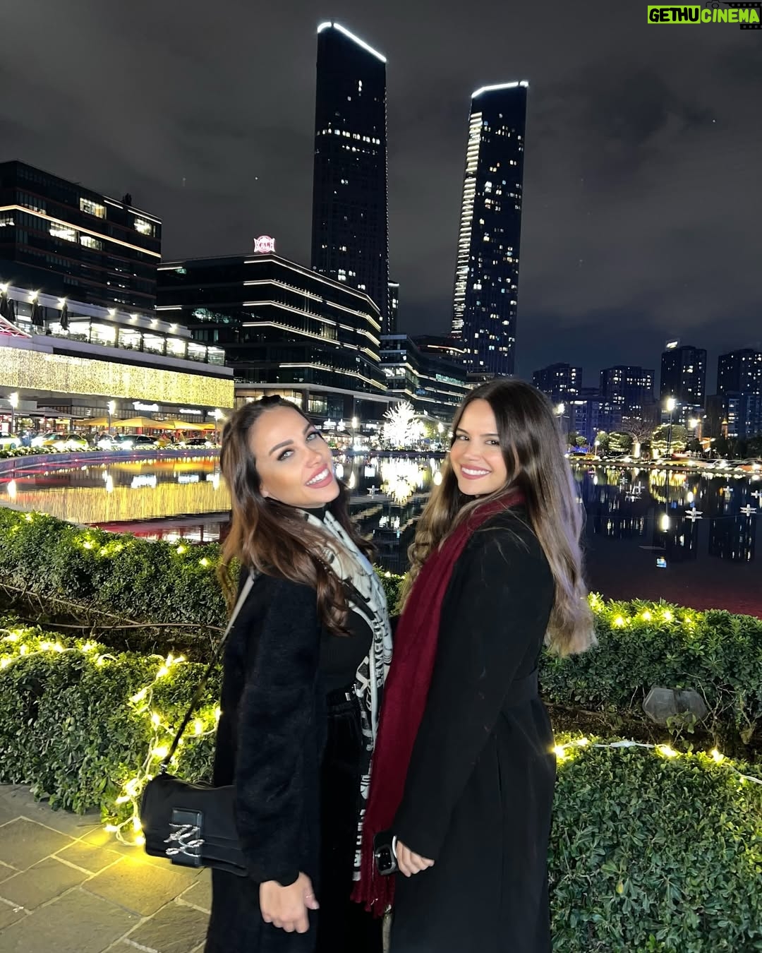 Rania Salwan - 37.2K Likes - العيد سوا دايماً غير 🤍🤍
وانتو مع مين قضّيتوا العيد؟