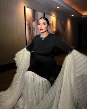Rania Youssef Instagram - A touch of vintage charm ✨👑 

Dress & Makeup by 💄: @mohammed_ali_mustafa