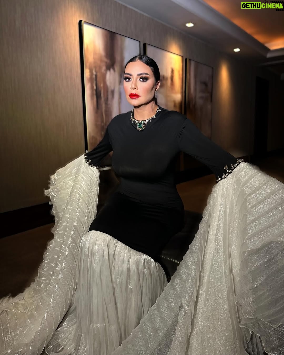 Rania Youssef - 35.1K Likes - A touch of vintage charm ✨👑
Dress & Makeup by 💄: @mohammed_ali_mustafa