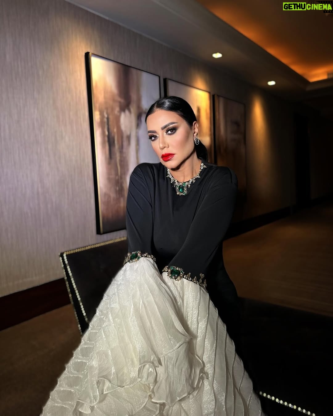Rania Youssef - 35.1K Likes - A touch of vintage charm ✨👑
Dress & Makeup by 💄: @mohammed_ali_mustafa