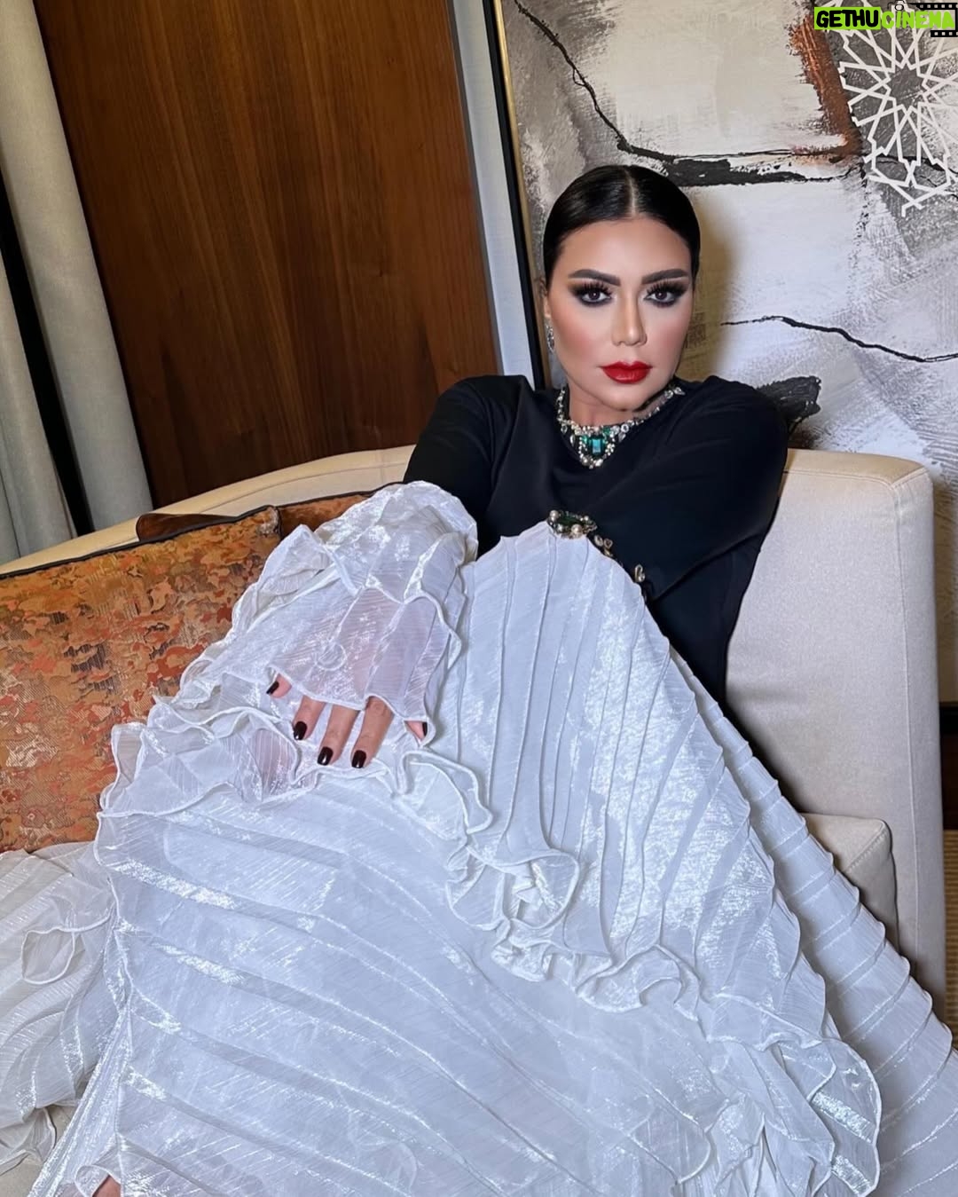 Rania Youssef - 35.1K Likes - A touch of vintage charm ✨👑
Dress & Makeup by 💄: @mohammed_ali_mustafa