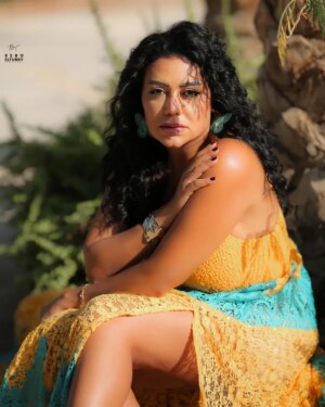 Rania Youssef Instagram - ‏عيد سعيد 💛🩵

‎#eidmubarak ❤️ #Eid2025
📸: @bebo_elturky_photography_bt 
#رانيايوسف #رانيا_يوسف #raniayoussef #rania_youssef