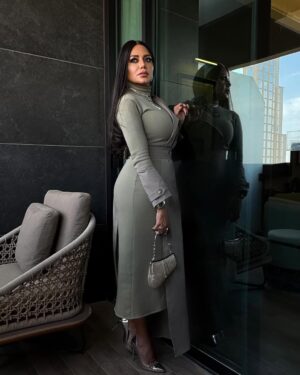 Rania Youssef Instagram - My visit to the magical #diormuseum at Riyadh ✨

Outfit by @noraalshaikh_official 
Styled by @basamat.arabia 
H&MU @laplatinelounge 
Thank you my dear @alsharefa.aisha
