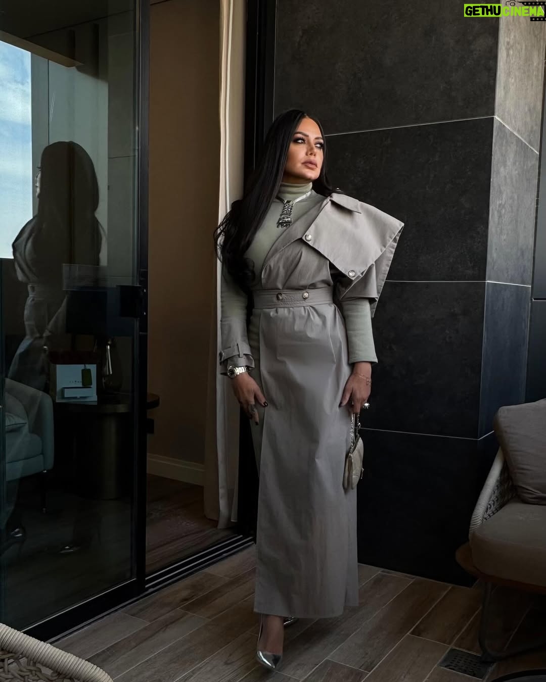 Rania Youssef - 37.8K Likes - My visit to the magical #diormuseum at Riyadh ✨
Outfit by @noraalshaikh_official
Styled by @basamat.arabia
H&MU @laplatinelounge
Thank you my dear @alsharefa.aisha