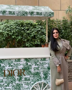 Rania Youssef Instagram - My visit to the magical #diormuseum at Riyadh ✨

Outfit by @noraalshaikh_official 
Styled by @basamat.arabia 
H&MU @laplatinelounge 
Thank you my dear @alsharefa.aisha