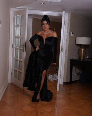 Rania Youssef Instagram - To more love, happiness, health, peace and prosperity 🙏🏽❤️ 

Happy New Year🎊

Photography: @mustafasaad.89 
Dress: @dolly.k_designs 
Hair: @haithamdahab00 
Make up: @marcellinoosamaa 

#raniayoussef #رانيا_يوسف
