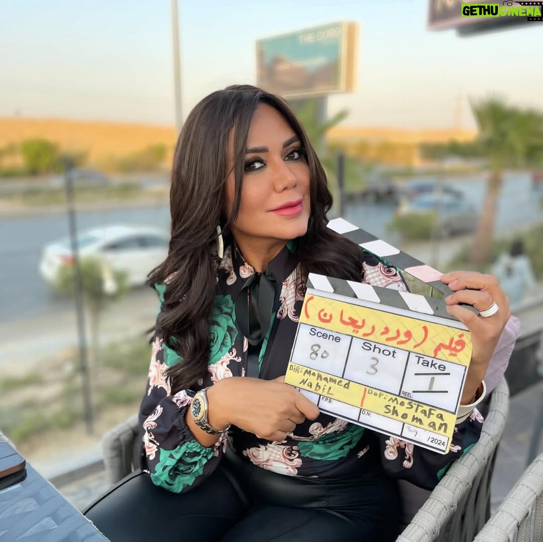 Rania Youssef - 18.9K Likes - 🥀🖤 ورد
مع المخرج محمد نبيل ❤️
#رانيا_يوسف
#ورد_ريحان