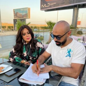 Rania Youssef Instagram - 🥀🖤 ورد
مع المخرج محمد نبيل ❤️ 

#رانيا_يوسف 
#ورد_ريحان
