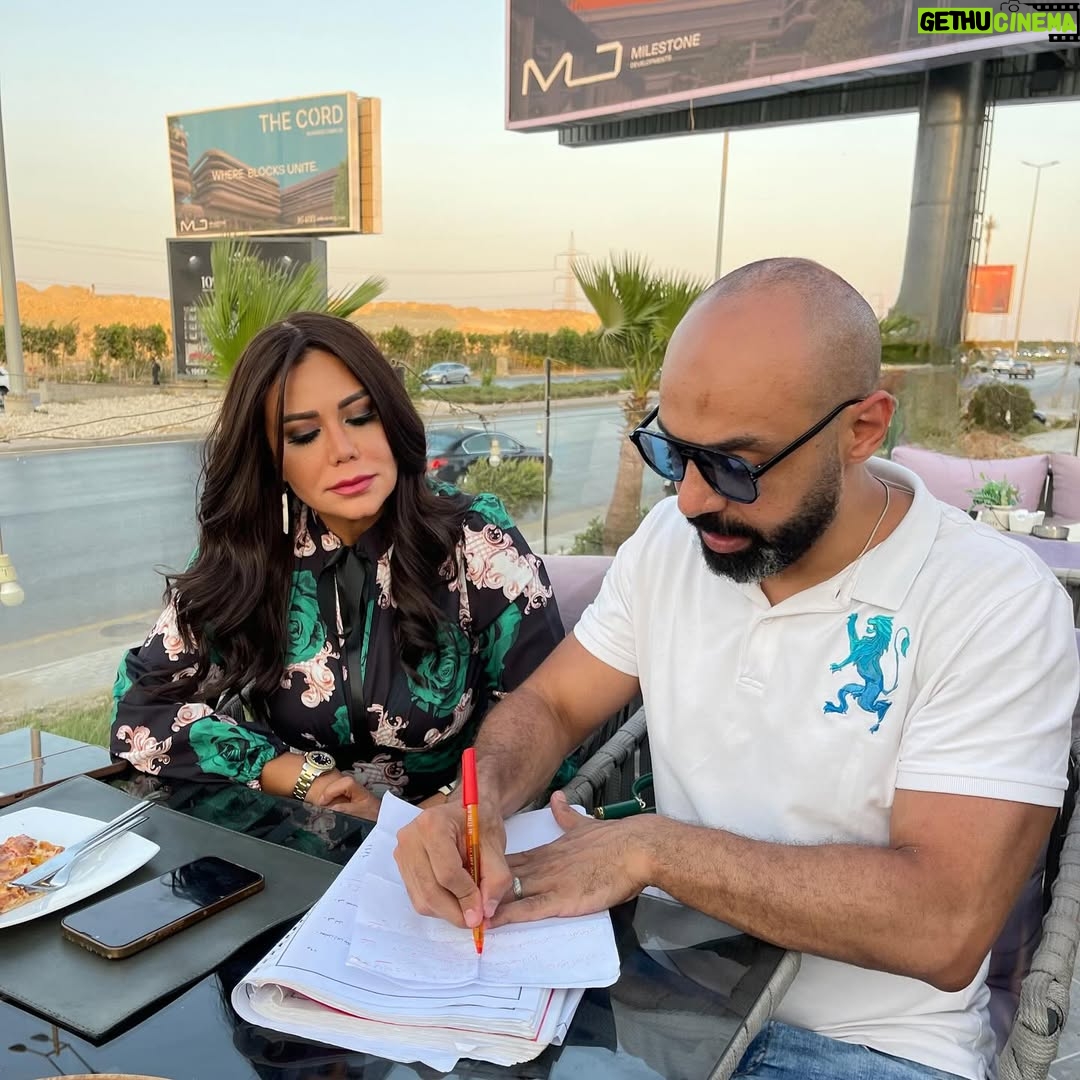 Rania Youssef - 18.9K Likes - 🥀🖤 ورد
مع المخرج محمد نبيل ❤️
#رانيا_يوسف
#ورد_ريحان