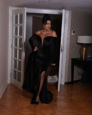Rania Youssef Instagram - To more love, happiness, health, peace and prosperity 🙏🏽❤️ 

Happy New Year🎊

Photography: @mustafasaad.89 
Dress: @dolly.k_designs 
Hair: @haithamdahab00 
Make up: @marcellinoosamaa 

#raniayoussef #رانيا_يوسف