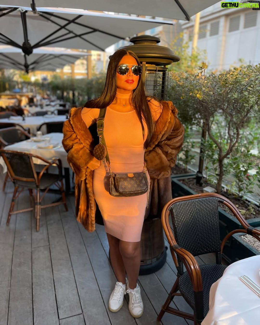Rania Youssef - 21.6K Likes - Happy hour 🤎