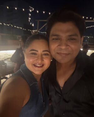 Rashami Desai Instagram - 10/10 memories with the best people…
.
.
Ps : love the song ❤️ dost ka gaana 🧿 morn success to you 
.
.
#rashamidesai #rashamians #diva #throwbacktime #whatmoreispossible #love #rythamicrashami💃🏻 #life #immagical✨🧞‍♀️🦄