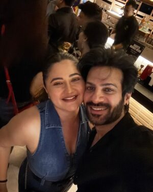 Rashami Desai Instagram - 10/10 memories with the best people…
.
.
Ps : love the song ❤️ dost ka gaana 🧿 morn success to you 
.
.
#rashamidesai #rashamians #diva #throwbacktime #whatmoreispossible #love #rythamicrashami💃🏻 #life #immagical✨🧞‍♀️🦄