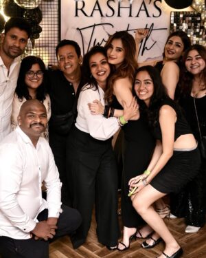 Raveena Tandon Instagram - My favourite summer days .. ! 😍🎉🎂🥳 🎨♥️