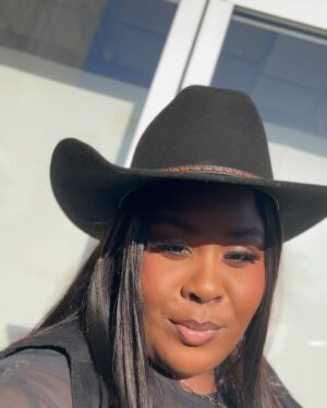 Raven Goodwin Instagram - Make it a double & we'll bring the trouble! Happy Birthday @niecynash1 had a time! 🤠