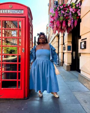 Raven Goodwin Instagram - 🇬🇧❤️‍🔥 drop ya glasses....shake ya asses.....especially if you're a mum 

Dress @eloquii 
Jacket @anthropologie 
Shoes @goldengoose 
Bag @brandonblackwoodnyc