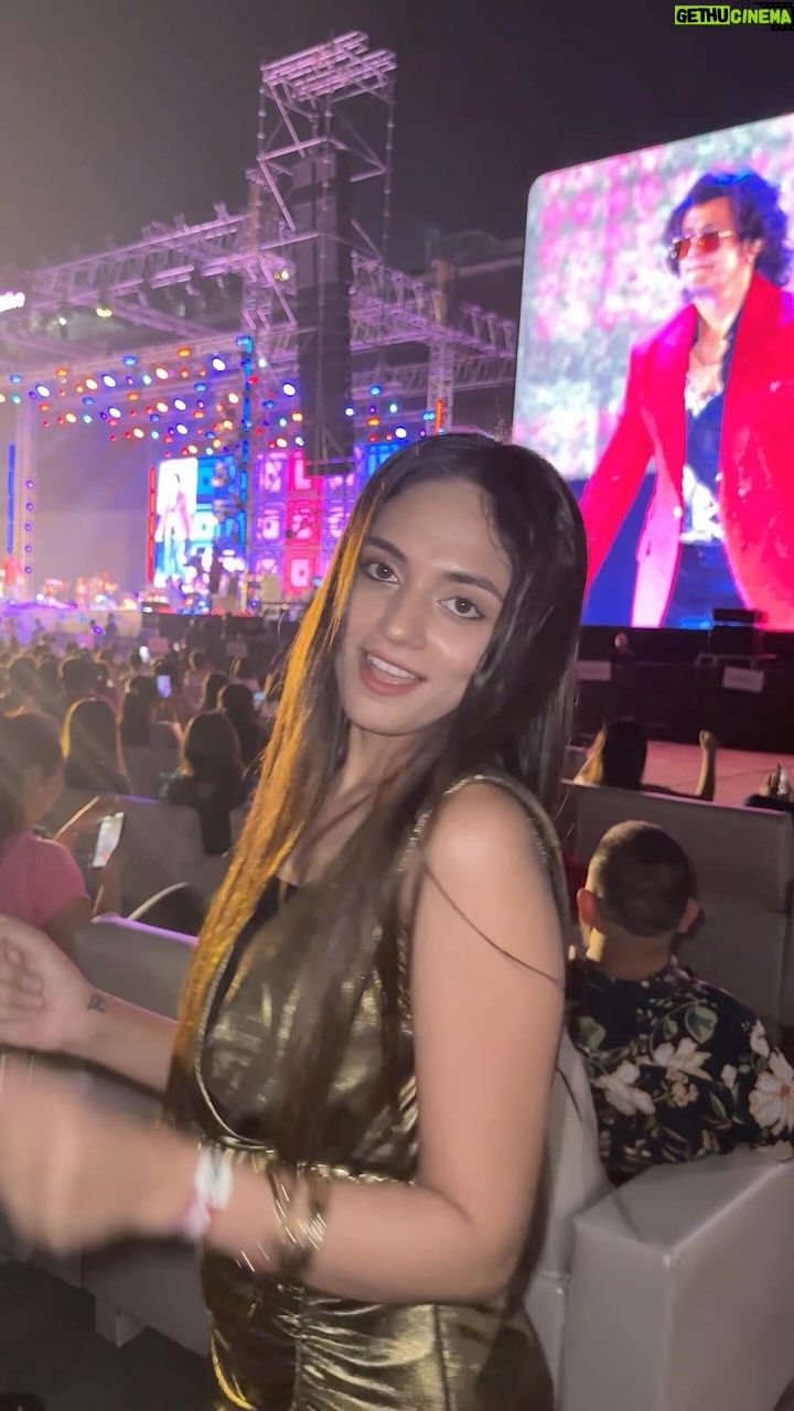 Ravina tekwani - 46.5K Likes - Everything was special about this weekend with my special one🥰❤️
Thanks to Director’s Special Elaichi for giving us the opportunity to enjoy the beautiful evening with one and only Sonu Nigam❤️ @sonunigamofficial
#ApniLifeKaHero!
#DirectorSpecialElaichi #ApniLifeKaHero #PremiumElaichi #Elaichi #Success #TasteOfSuccess #sonunigamlive #concert #Ahemdabad