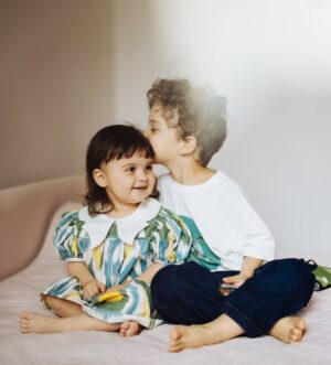 Ravshana Kurkova Instagram - Моей самой любимой девчонке сегодня исполняется 2 года. Хохотушка, умница, добрячуля, амбассадор щёк,  певунья, бесконечная болтушка, любительница книжек, пазлов, всевозможных альбомов с наклейками, плюшевых мишек и овсяного печенья… какое же счастье, что ты у нас есть! ❤️