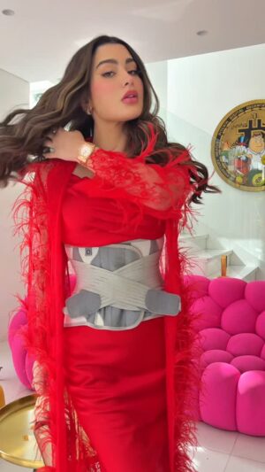 Rawan Bin Hussain Instagram - Late but Valentines edition💅💋😂💌📌

Dress set @femmefataleofficiel
Hair @laloge_uae