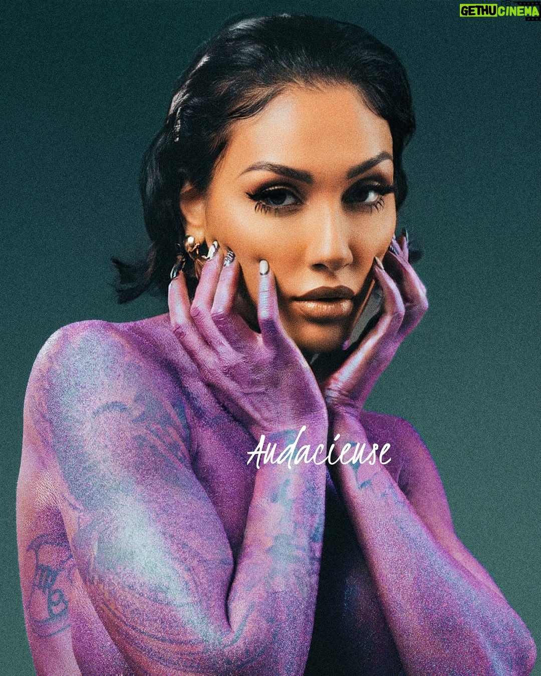 Rawell Saiidii - 2.4K Likes - ✨Métamorphose en Essence Pure ♍️🪻💜
Elle n’est pas une femme ordinaire. Elle est une essence, une vibration, une énergie qui ne se laisse jamais enfermer dans une seule définition.
Ce bodypainting n’est pas un simple art sur la peau. C’est une renaissance, un manifeste, une déclaration : Je suis toutes ces femmes à la fois.
( J’ai retravaillé chaque image pour y apporter ma vision, en ajoutant ma touche personnelle aux retouches du photographe. ) 🧠
#styliste & #directionartistique :
@celiastern
#photographer : @tiwel_
#makeup ; @datzalexmua & @lea_svlmua