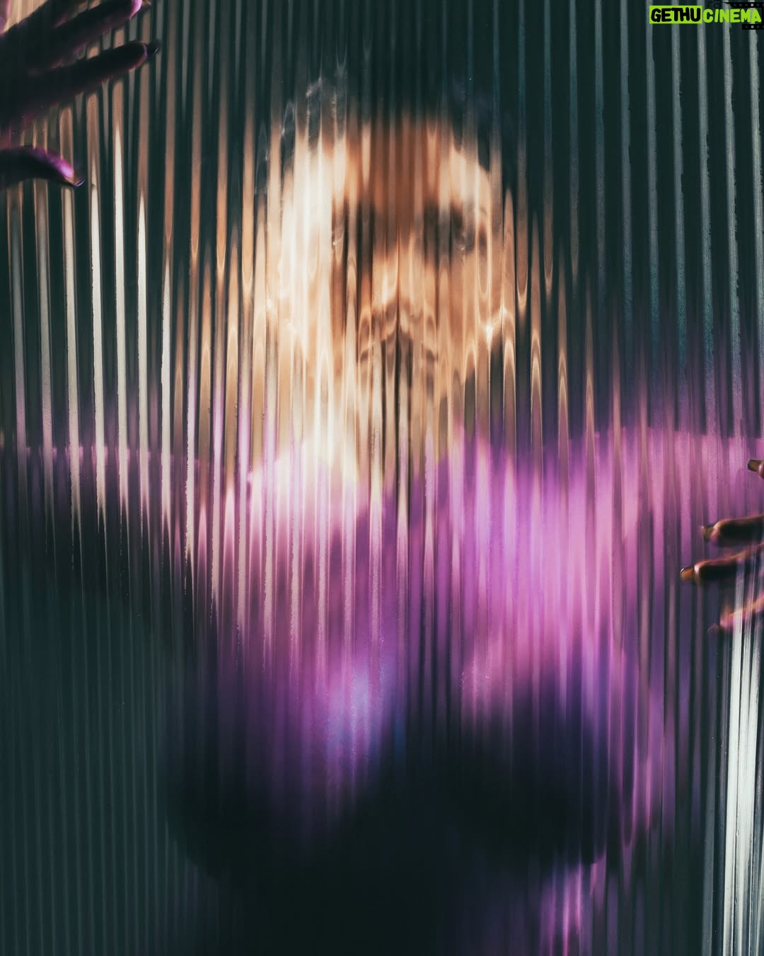 Rawell Saiidii - 2.4K Likes - ✨Métamorphose en Essence Pure ♍️🪻💜
Elle n’est pas une femme ordinaire. Elle est une essence, une vibration, une énergie qui ne se laisse jamais enfermer dans une seule définition.
Ce bodypainting n’est pas un simple art sur la peau. C’est une renaissance, un manifeste, une déclaration : Je suis toutes ces femmes à la fois.
( J’ai retravaillé chaque image pour y apporter ma vision, en ajoutant ma touche personnelle aux retouches du photographe. ) 🧠
#styliste & #directionartistique :
@celiastern
#photographer : @tiwel_
#makeup ; @datzalexmua & @lea_svlmua