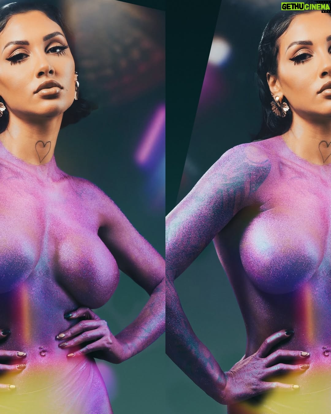Rawell Saiidii - 2.4K Likes - ✨Métamorphose en Essence Pure ♍️🪻💜
Elle n’est pas une femme ordinaire. Elle est une essence, une vibration, une énergie qui ne se laisse jamais enfermer dans une seule définition.
Ce bodypainting n’est pas un simple art sur la peau. C’est une renaissance, un manifeste, une déclaration : Je suis toutes ces femmes à la fois.
( J’ai retravaillé chaque image pour y apporter ma vision, en ajoutant ma touche personnelle aux retouches du photographe. ) 🧠
#styliste & #directionartistique :
@celiastern
#photographer : @tiwel_
#makeup ; @datzalexmua & @lea_svlmua