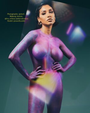 Rawell Saiidii Instagram - ✨Métamorphose en Essence Pure ♍️🪻💜

Elle n’est pas une femme ordinaire. Elle est une essence, une vibration, une énergie qui ne se laisse jamais enfermer dans une seule définition.

Ce bodypainting n’est pas un simple art sur la peau. C’est une renaissance, un manifeste, une déclaration : Je suis toutes ces femmes à la fois. 

( J’ai retravaillé chaque image pour y apporter ma vision, en ajoutant ma touche personnelle aux retouches du photographe. ) 🧠

#styliste & #directionartistique :
@celiastern 
#photographer : @tiwel_ 
#makeup ; @datzalexmua & @lea_svlmua