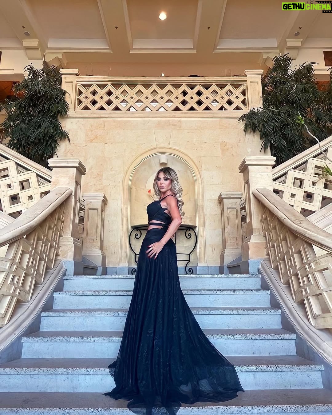 Razan Moughrabi - 5.3K Likes - Miss Elite 2023 ♥️🫰🏻✨what a night of glam and beauty
Thanks :
@misseliteworld
@somabayredsea
@thecascadesgolfresortspa
The whole look by:
Hautecouture @ahmedabdullah_official
Clutch
@aliel_official
Blings
@iramjewelry_
Hair
@baytree_eg
MUA
@byalinesherif