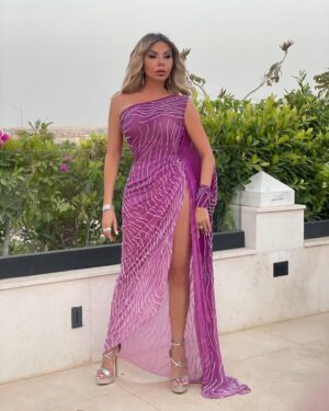 Razan Moughrabi Instagram - My Purple Heart 💜 

Hautecouture @ahmedabdullah_official 
MUA @alsagheersalons @wahedmahermakeup 
Hairstylist @curls.by
Jewelry @iramjewelry_ 
Clutch @sheclutches
