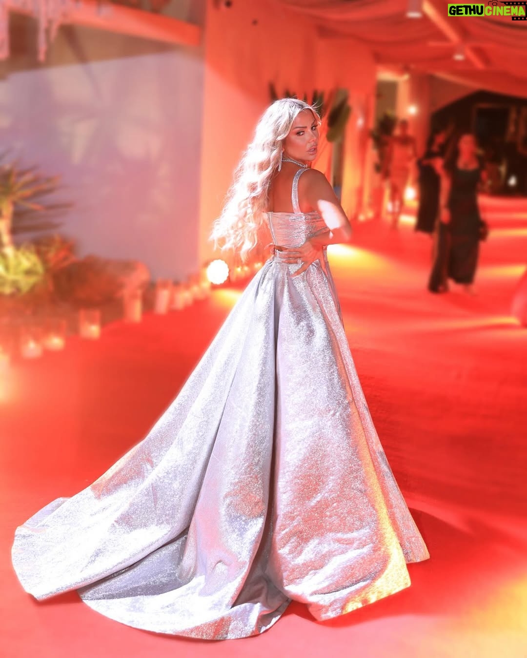 Razan Moughrabi - 2.1K Likes - Step into a realm where wonder and mystery collide, and beauty is limitless. 💫 An unforgettable night of pure enchantment!
✨ RAZAN ✨
Haute couture @ahmedabdullah_official