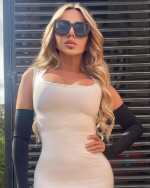 Razan Moughrabi Instagram - My Body …. My Addiction.

@boddiction
@perspectives_photography1
