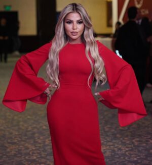 Razan Moughrabi Instagram - RED…for me it’s life fire love blood poison and sexy …. 
What is  RED for you 💋؟