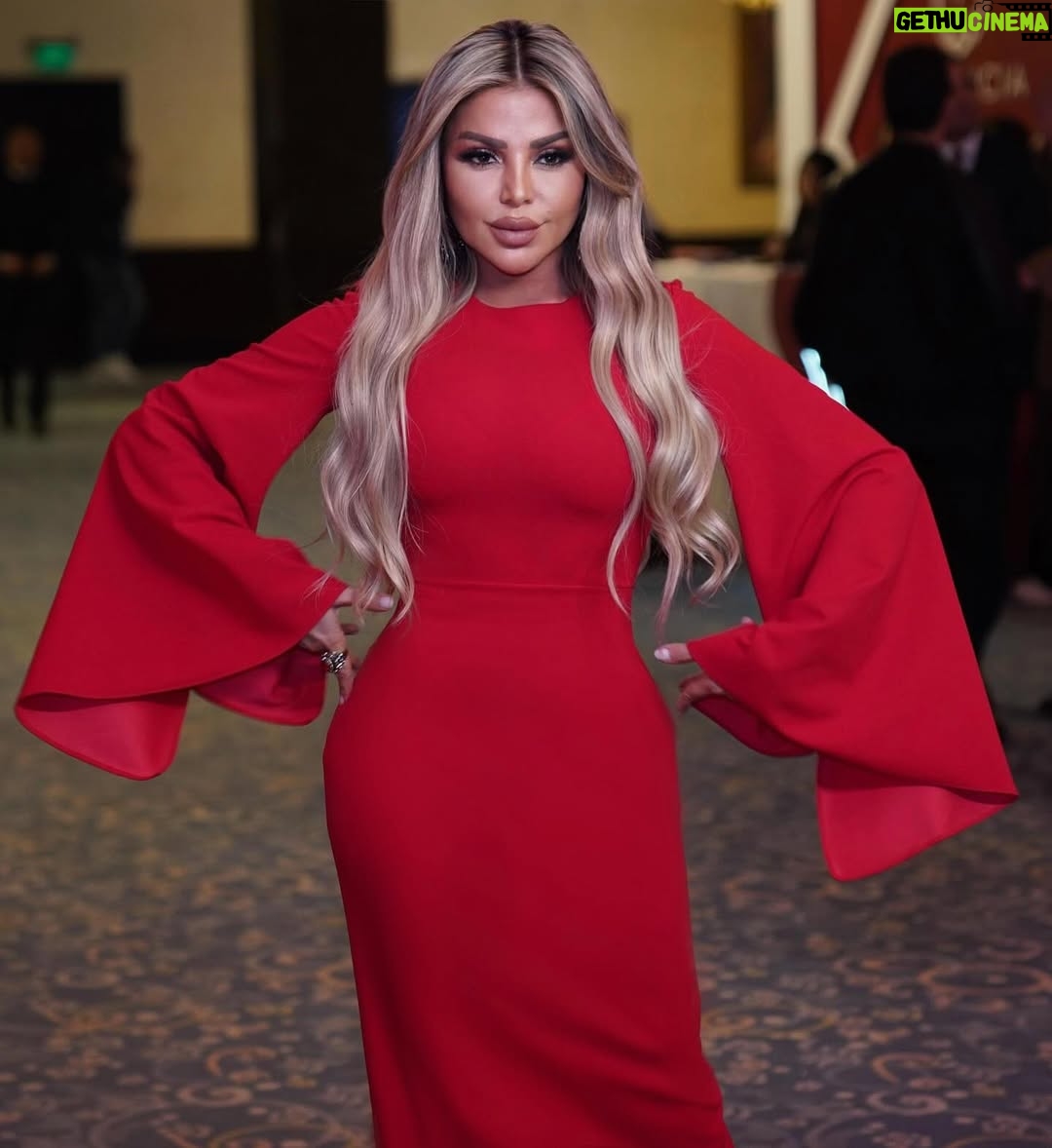 Razan Moughrabi - 1.9K Likes - RED…for me it’s life fire love blood poison and sexy ….
What is RED for you 💋؟