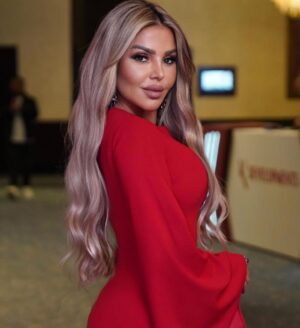 Razan Moughrabi Instagram - RED…for me it’s life fire love blood poison and sexy …. 
What is  RED for you 💋؟