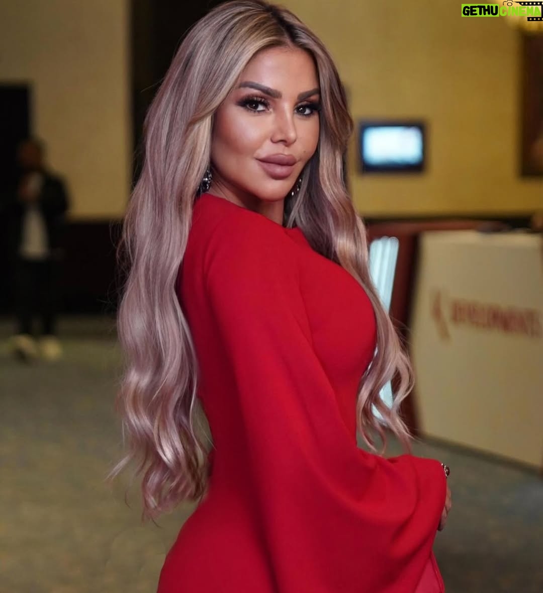 Razan Moughrabi - 1.9K Likes - RED…for me it’s life fire love blood poison and sexy ….
What is RED for you 💋؟