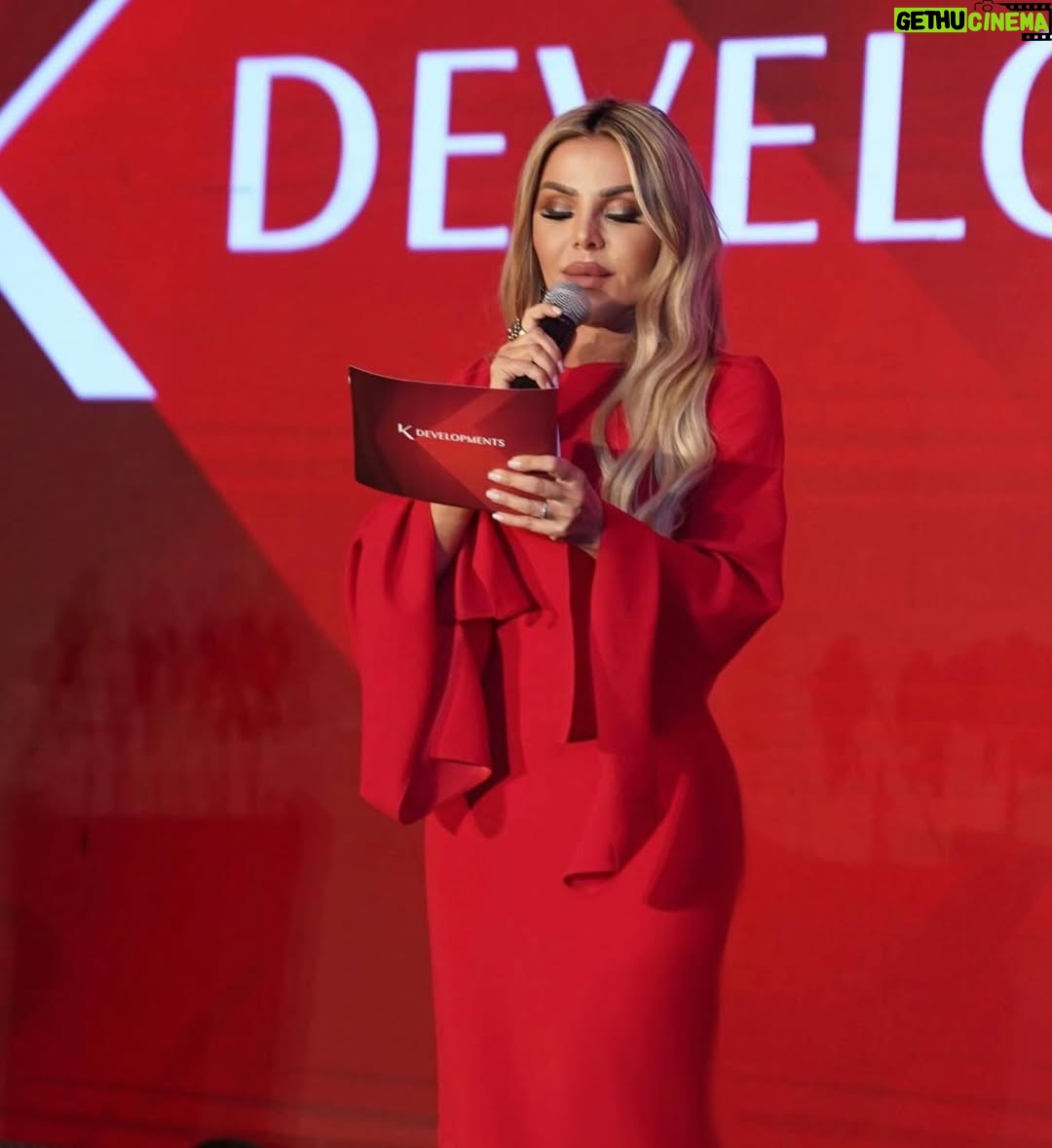Razan Moughrabi - 1.9K Likes - RED…for me it’s life fire love blood poison and sexy ….
What is RED for you 💋؟